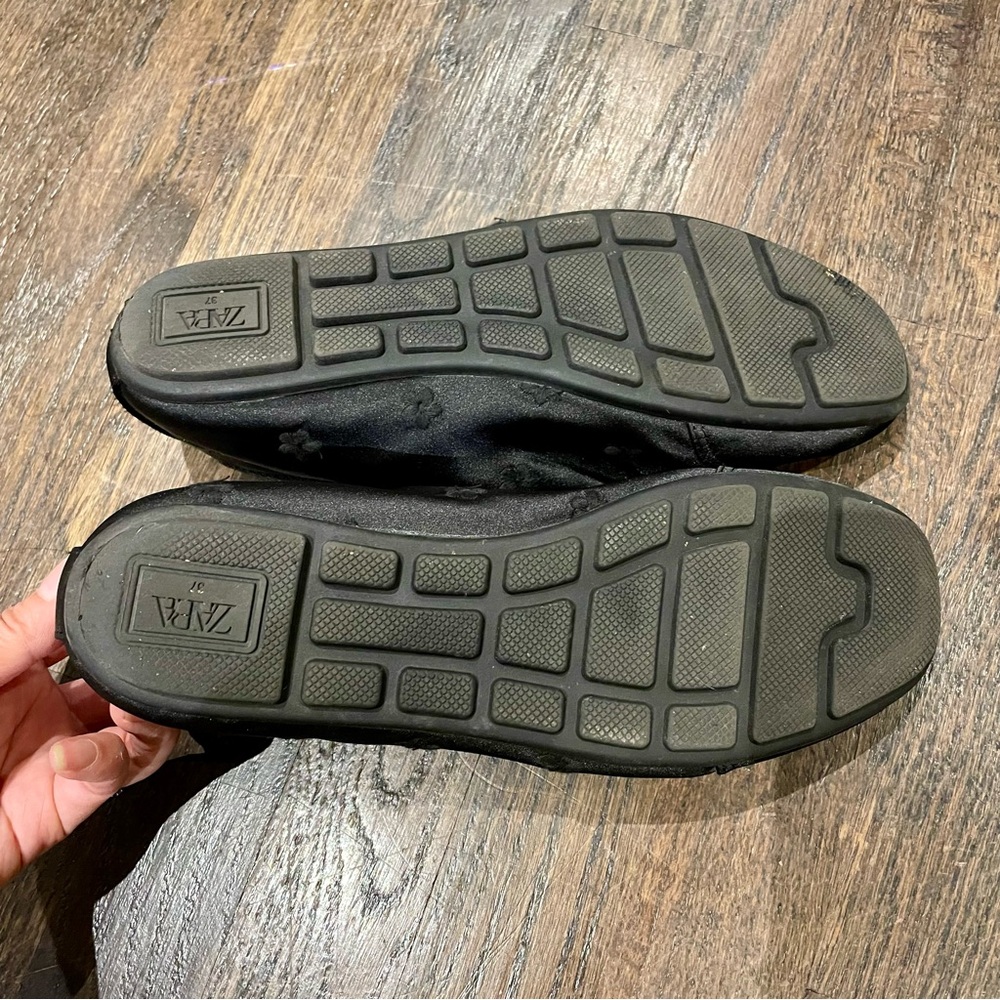 Sz 37 / 6.5 Zara Black ruched ballet flat - Picture 3 of 4